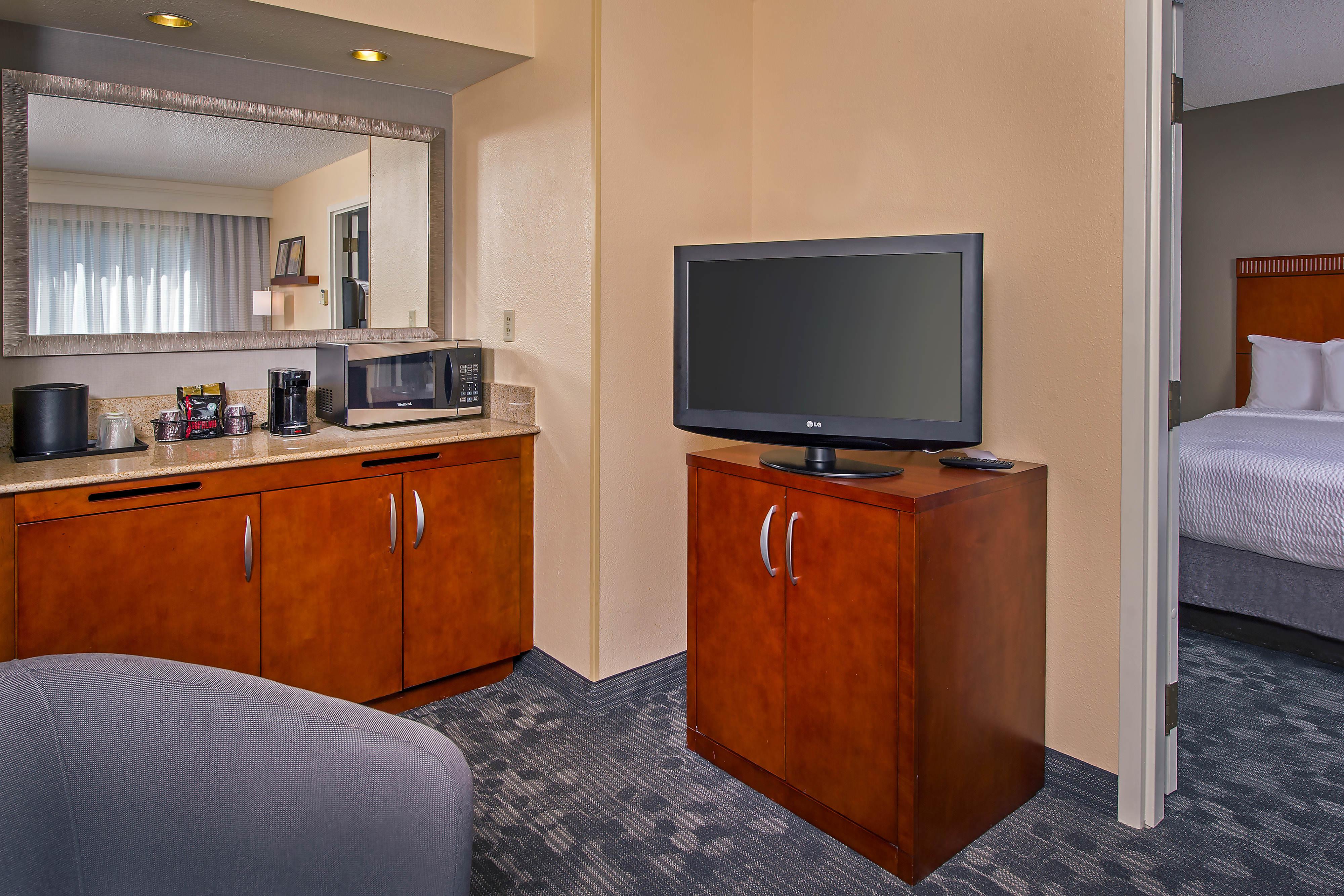 COURTYARD BY MARRIOTT CHARLOTTE UNIVERSITY RESEARCH PARK HOTEL 3⋆ ...